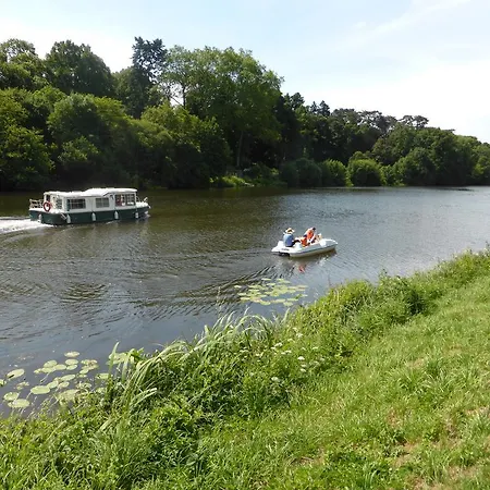 Le Petit Vigneau 度假居 Ménil